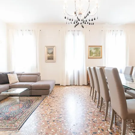 Grand Canal Terrace Apartmán *
