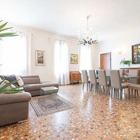 Grand Canal Terrace Apartmán